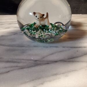 1995 Gibson Art Glass Magnum Sulphide Paperweight – "Playful Kitten"